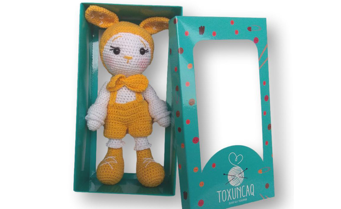 Sarı köynəkli dovşan